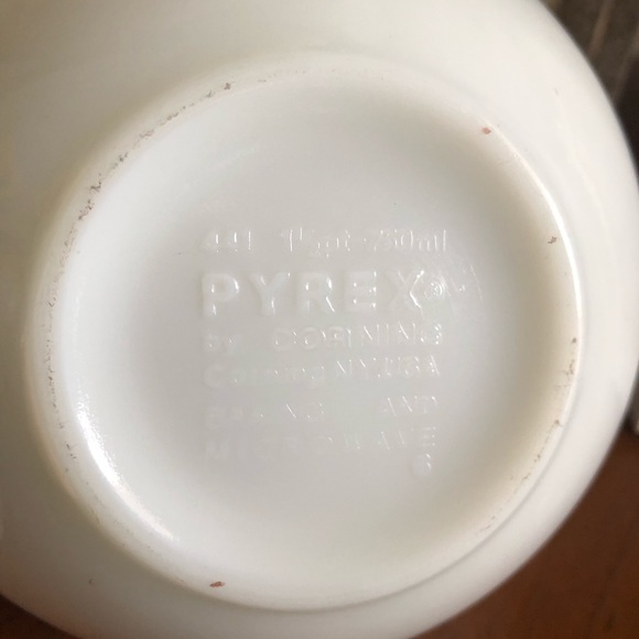 Pyrex Nesting Mixing 441 Bowl - Picture 6 of 7